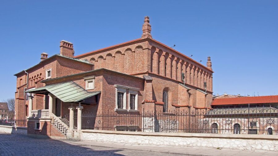 Krakow: Kazimierz Jewish Quarter Walking Tour - Remuh Synagogue and Cemetery