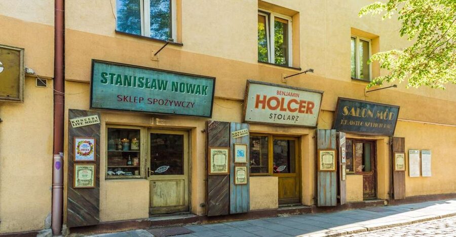 Krakow: Kazimierz Jewish Quarter Walking Tour - How the guides handle difficult history