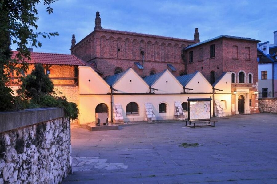 Krakow: Kazimierz Jewish Quarter Walking Tour - Starting on Szeroka Street