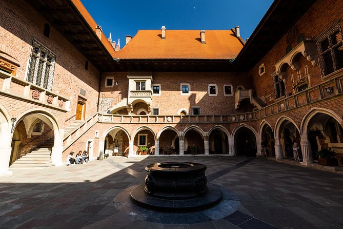 Krakow: Old Town Guided Walking Tour - Wawel Castle, The Cathedral, And Dragon’s Den