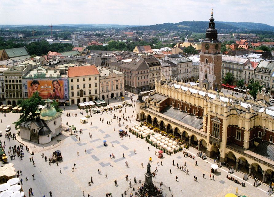 Krakow: Old Town Highlights Private Walking Tour - Churches, palaces, and streets near Wawel Hill