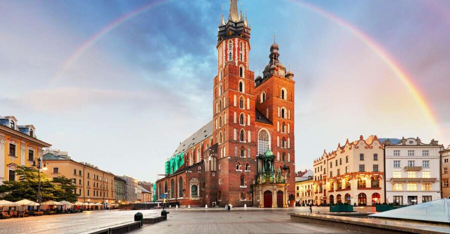 Krakow: Old Town Highlights Private Walking Tour - Reading Krakow’s Main Market Square