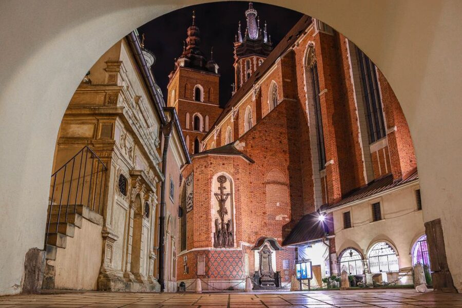 Kraków: Old Town & Wawel Castle Walking Tour in English - Key points to know before you book