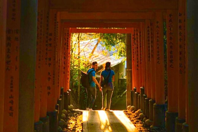 Kyoto Fushimi-Inari Night Walking Tour - Meeting the guide by the fox statue
