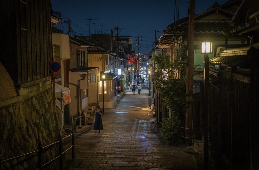 Kyoto: Geisha Dinner & Gion Cultural Walk - Dinner, kaiseki-style courses, and flowing sake