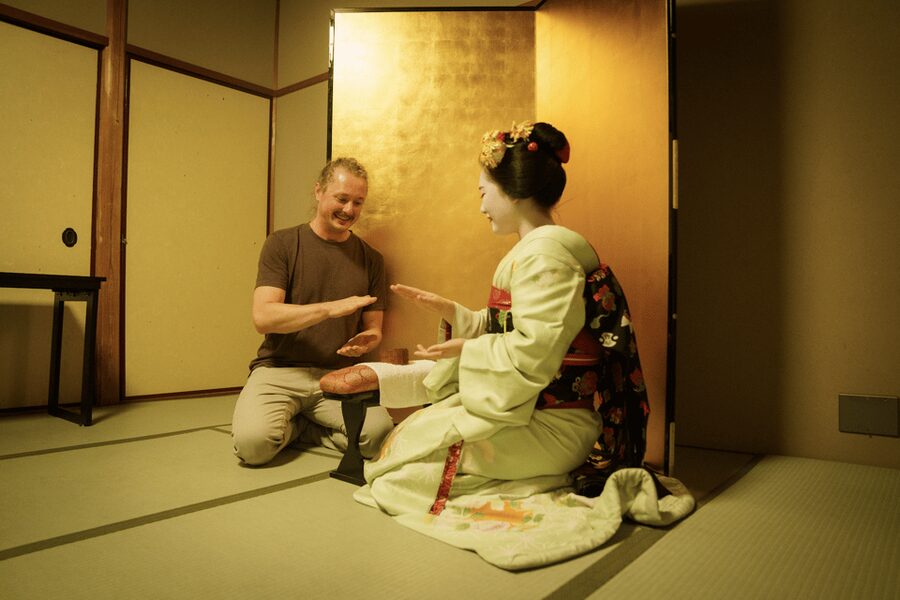 Kyoto: Geisha Dinner & Gion Cultural Walk - The guides make or break the experience