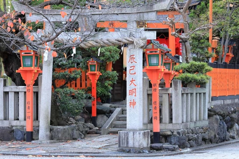 Kyoto Geisha Walking Tour: Gion District & Hidden Gems - Meeting the Guide Beside Hotel Alza Kyoto