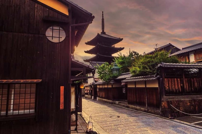 Kyoto Geisha Walking Tour: Gion District & Hidden Gems - Understanding Geiko and Maiko Culture