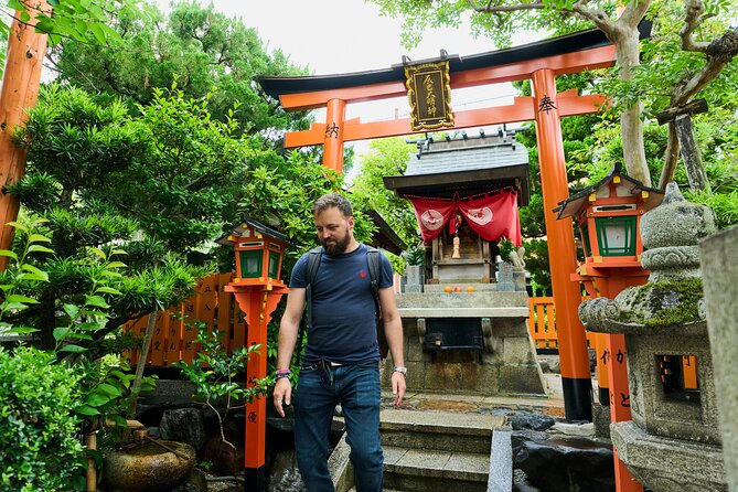 Kyoto Gion: 2-Hour Geisha Culture & History Walking Tour - Yasaka Shrine and Hokan-ji Temple