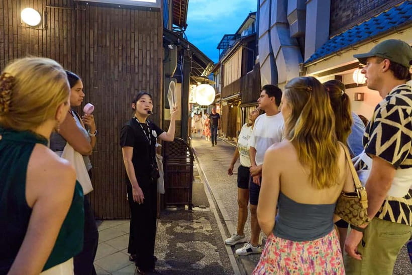 Kyoto: Gion Geisha District Walking Tour - Stories of Geisha - Why this Kyoto night walk works