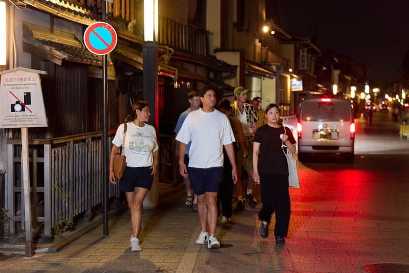 Kyoto: Gion Geisha District Walking Tour - Stories of Geisha - Hanamikoji Street and the chance to see a maiko