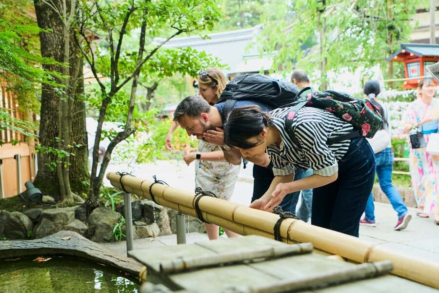 Kyoto: Gion Hidden Gems & Geisha Culture Tour - Tatsumi-jinja Shrine, a small stop with atmosphere