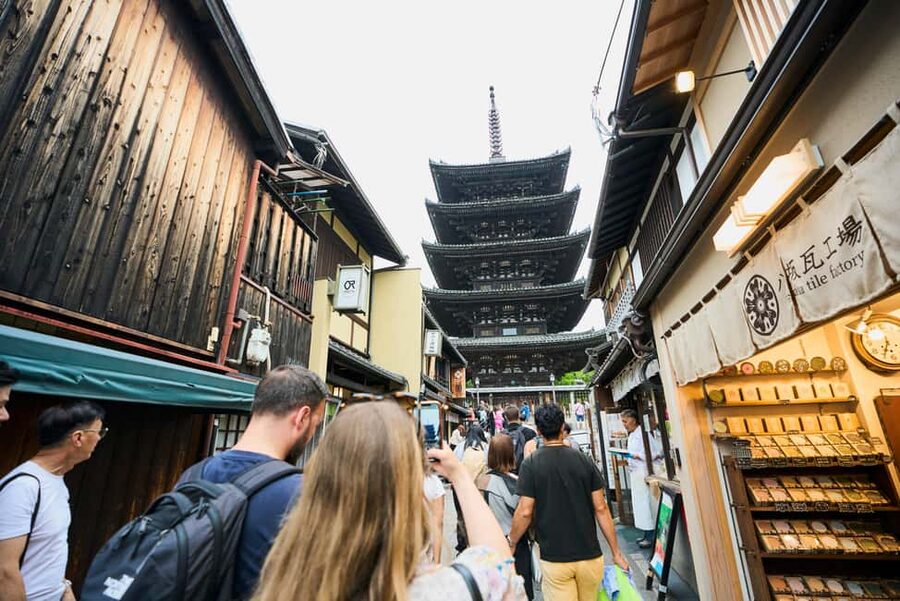 Kyoto: Gion Hidden Gems & Geisha Culture Tour - Ninenzaka and Hōkan-ji Temple