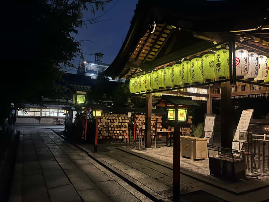 Kyoto: Gion Magical Night Walking Tour with Geisha Trivia - Why the small group matters