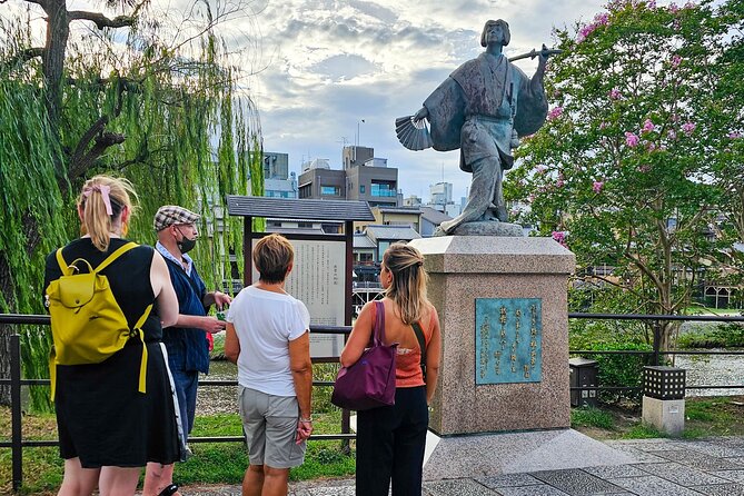 Kyoto Gion Night Walk & Geisha District Guided Tour - The guides make the biggest difference