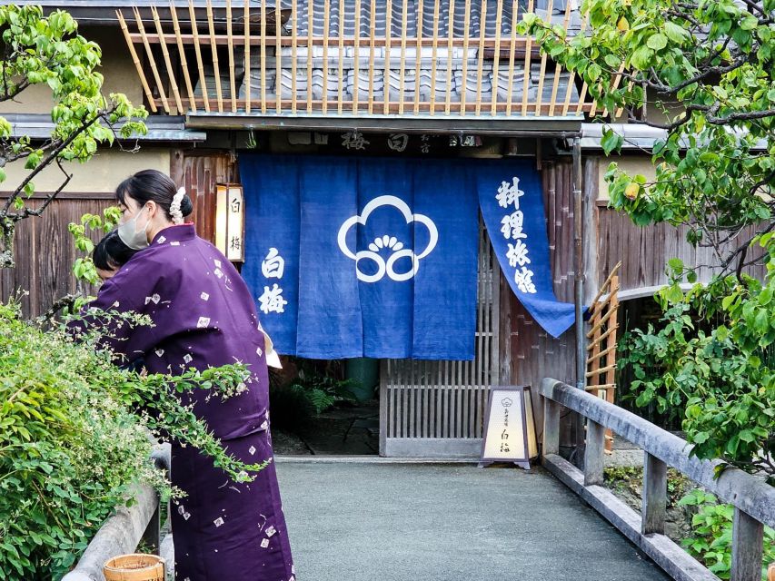 Kyoto: Gion Sunset Walking Tour with Local Guide - Pontocho and the route to Sanjo Bridge
