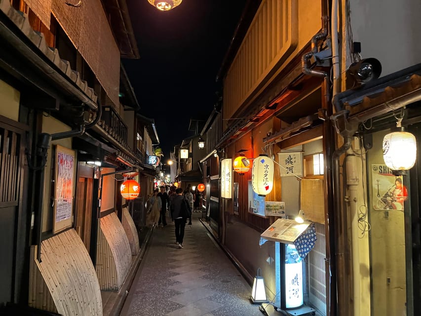 Kyoto: Gion Walking Tour - What the guides add to the walk