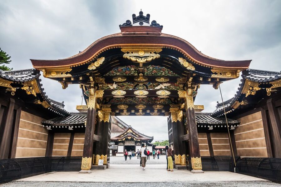 Kyoto: Imperial Palace & Nijo Castle Guided Walking Tour - Exploring the Kyoto Imperial Palace grounds