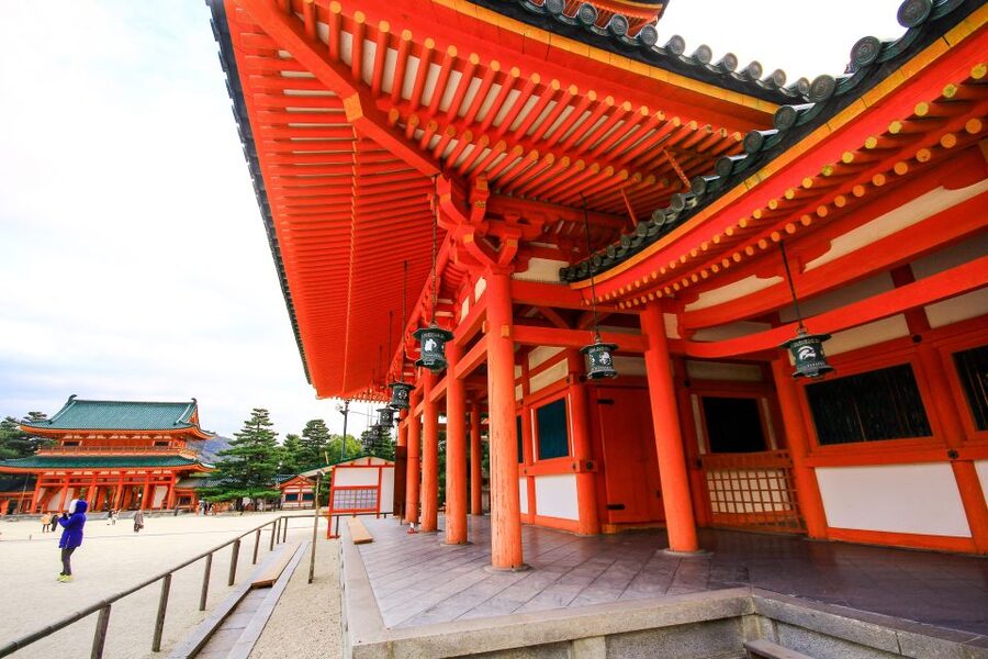 Kyoto: Imperial Palace & Nijo Castle Guided Walking Tour - The guides make the difference