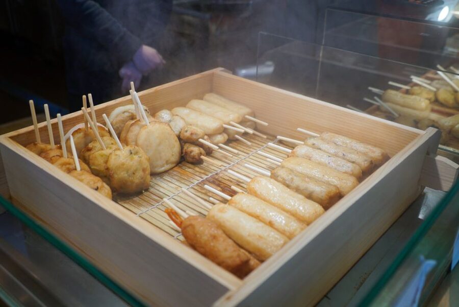 Kyoto: Nishiki Market Brunch Walking Tour-7 Tastings+Brunch - What the guide adds to the food