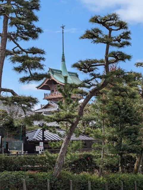 Kyoto: Private 2.5 Hour Historical Walking Tour - The final approach to Kiyomizu Temple