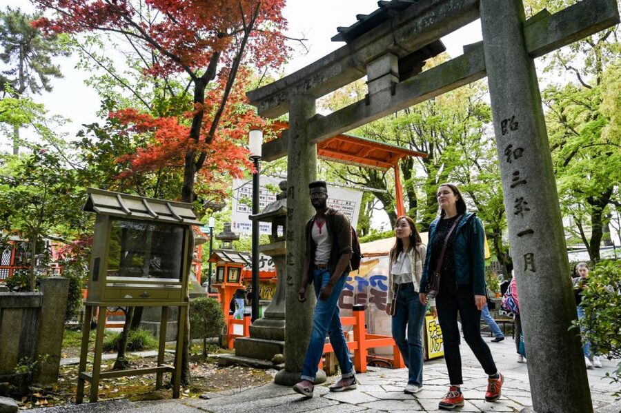 Kyoto: Private Customized Walking Tour with a Local Insider - Food stops are one of the strongest reasons to book