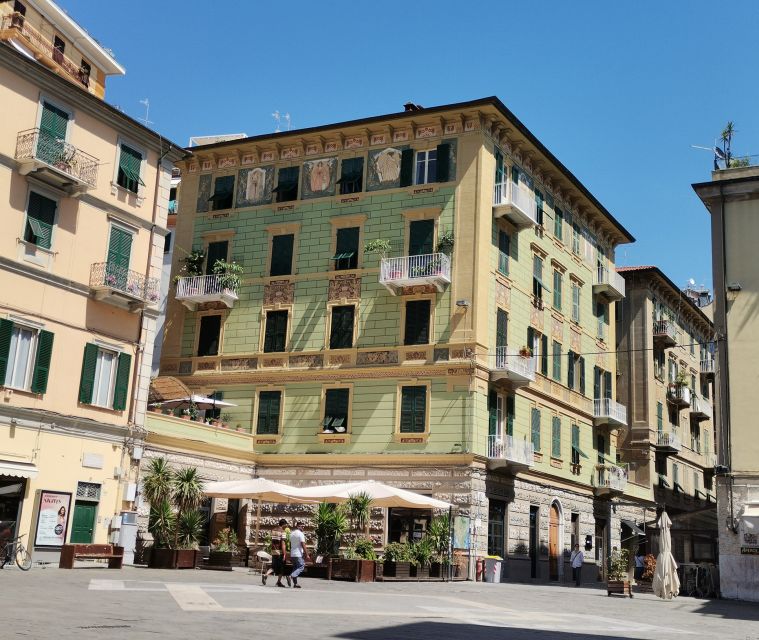 La Spezia: Guided Walking Tour with Italian-Inspired Music - Riding upward toward San Giorgio Castle