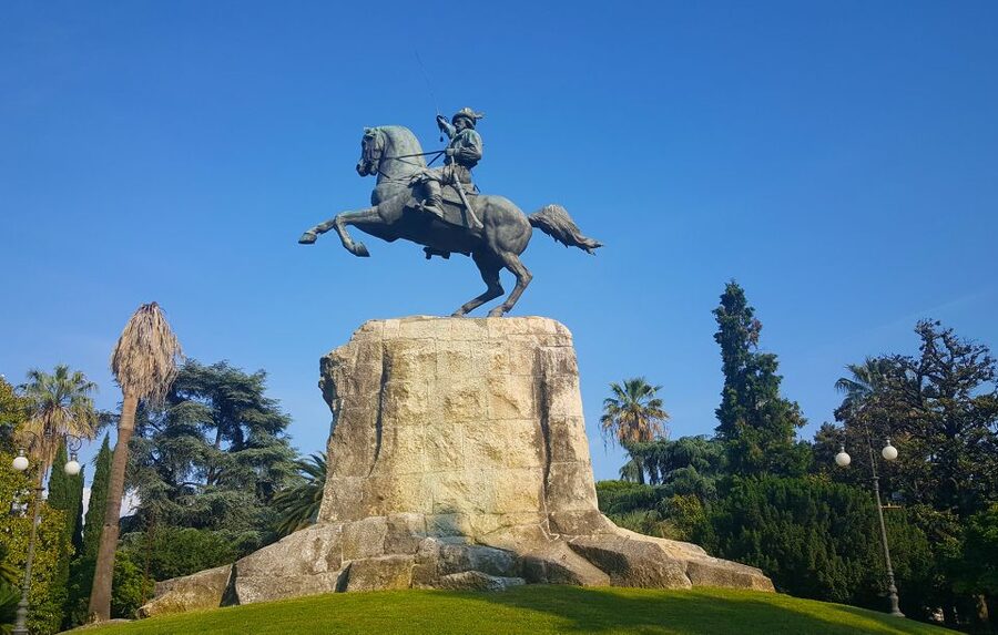 La Spezia: Guided Walking Tour with Italian-Inspired Music - What $48.97 buys you