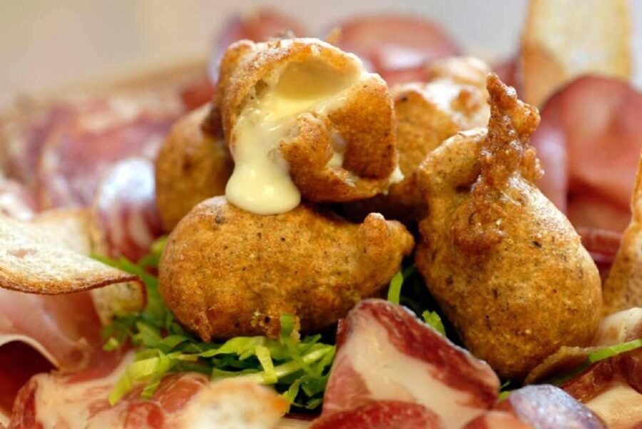 Lake Como: Food Walking Tour - The 45-minute wine shop opening