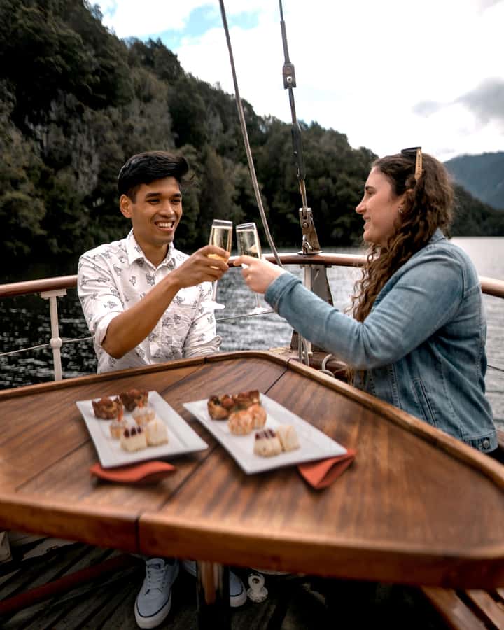 Lake Te Anau: 3-Hour Boat Cruise with Guided Walk - Setting out from the Te Anau wharf