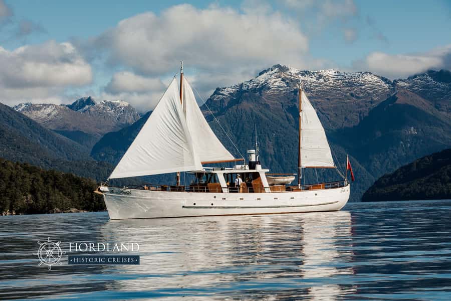 Lake Te Anau: 3-Hour Boat Cruise with Guided Walk - Crossing Lake Te Anau toward the South Fiord