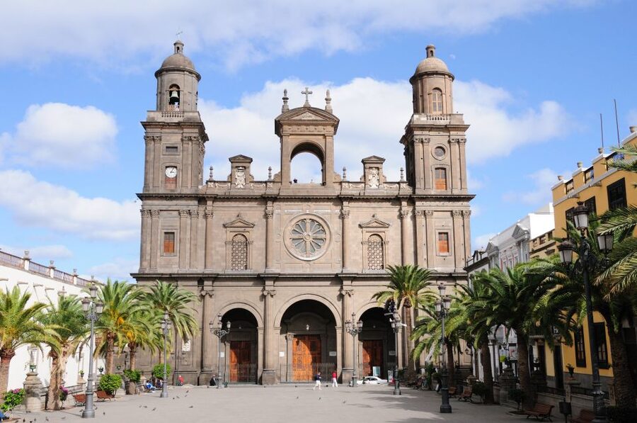 Las Palmas: Private Old City Guided Walking Tour with Tapas - Who will enjoy this walk most