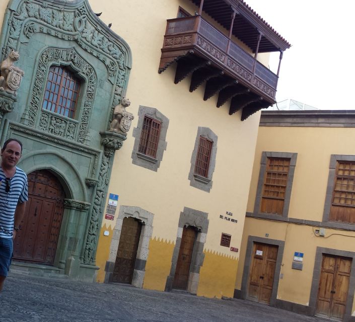 Las Palmas: Private Old City Guided Walking Tour with Tapas - Columbus House and the city’s colonial story