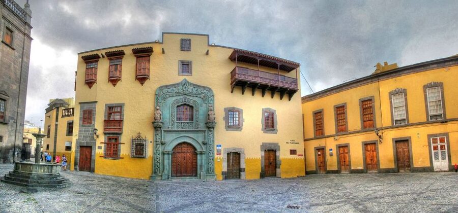 Las Palmas: Private Old City Guided Walking Tour with Tapas - The Cathedral and the city’s grandest architecture