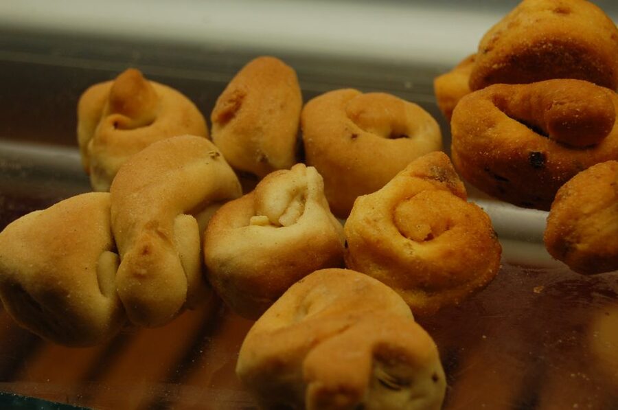 Lecce: Street Food Tasting and Sightseeing Tour - Porta Napoli and the Roman connection