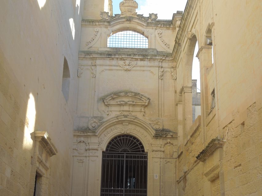 Lecce: Street Food Tasting and Sightseeing Tour - Piazza Sant’Oronzo and the city’s central stage