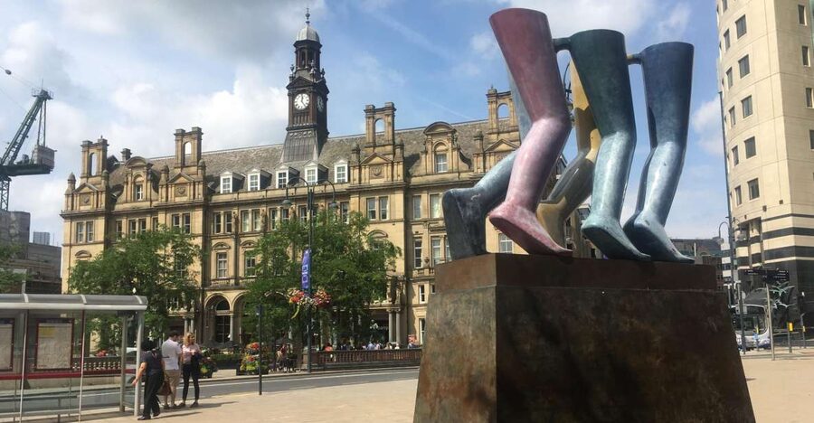 Leeds: 2-Hour Highlights Walking Tour - Why a walking tour fits Leeds so well