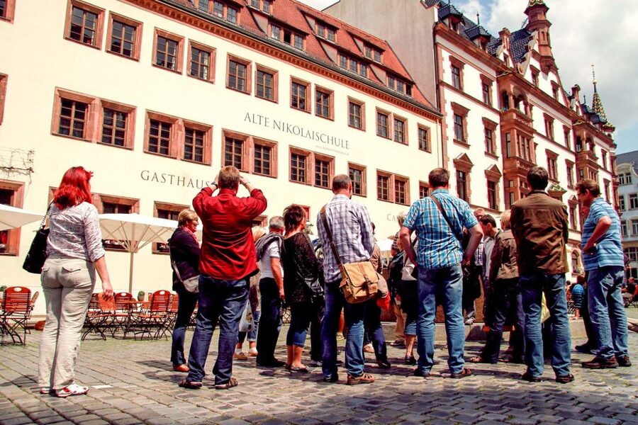 Leipzig: 1.5-Hour Historical Walking Tour in German - Guide style and group experience