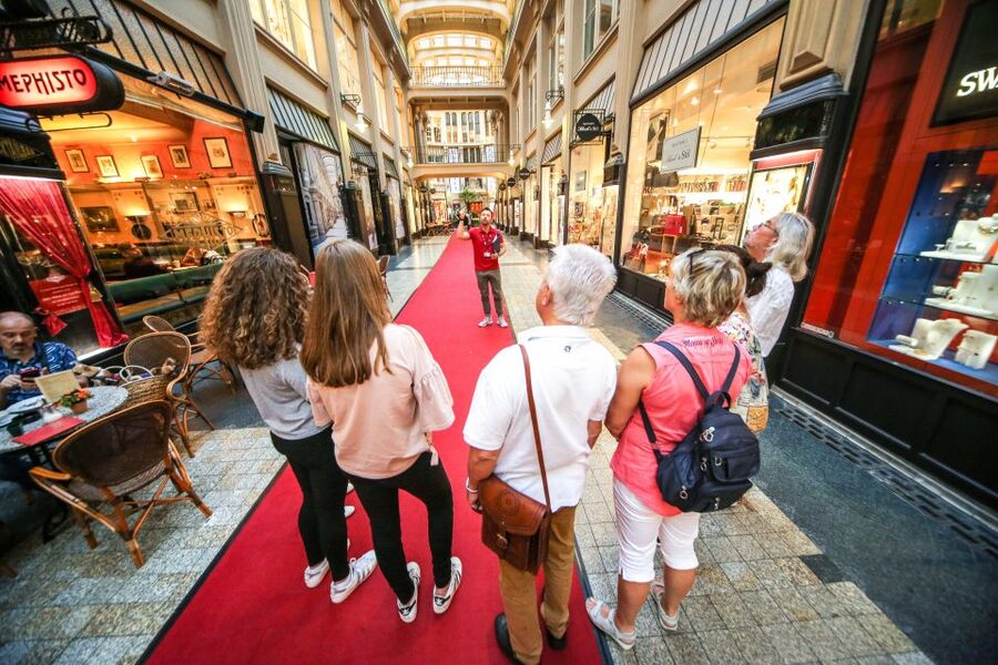 Leipzig: 2-Hour Guided Walking Tour in German - Barfußgässchen ends the central-city section with food and drink