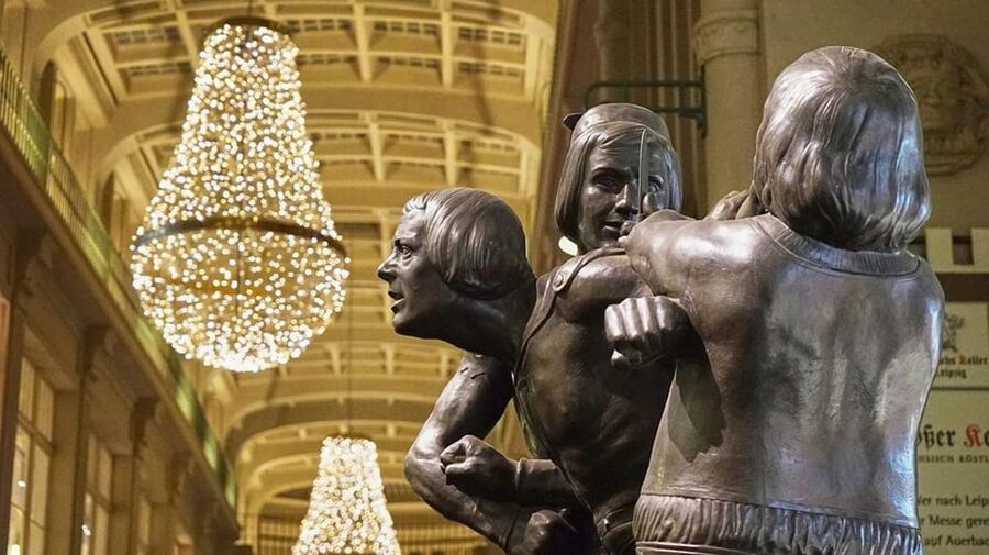 Leipzig: City Center Guided Walking Tour - Languages, group size, and guide style