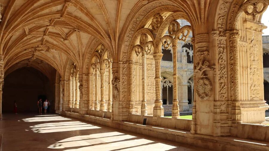 Lisbon: Belem Walking Tour with Jeronimos Monastery Ticket - Meeting Angela In Afonso de Albuquerque Garden