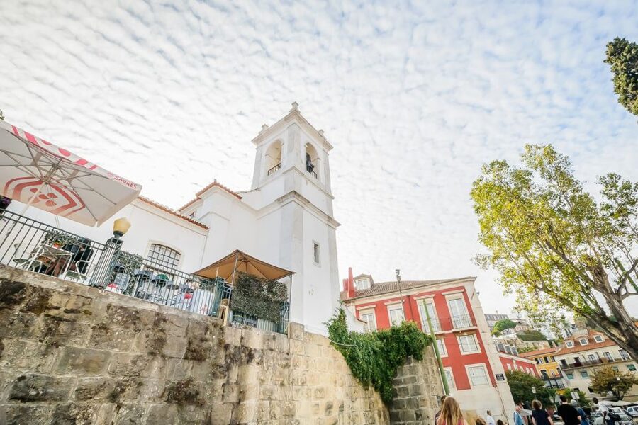 Lisbon: Best of City Private Walking Tour - What the guides add to the experience