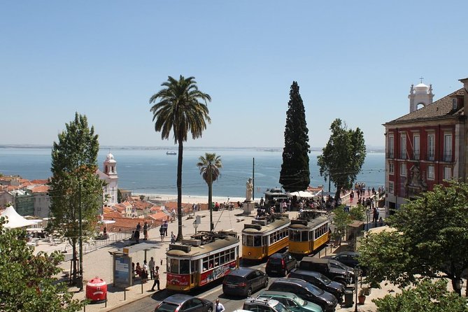 Lisbon Essential Walking Tour: History, Stories and Lifestyle - São Roque, a plain church with a lavish interior