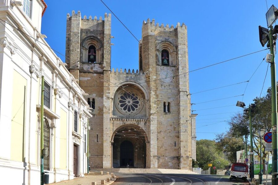 Lisbon: Full-Day Private Walking Sightseeing Tour - Starting beneath Lisbon’s Rua Augusta Arch