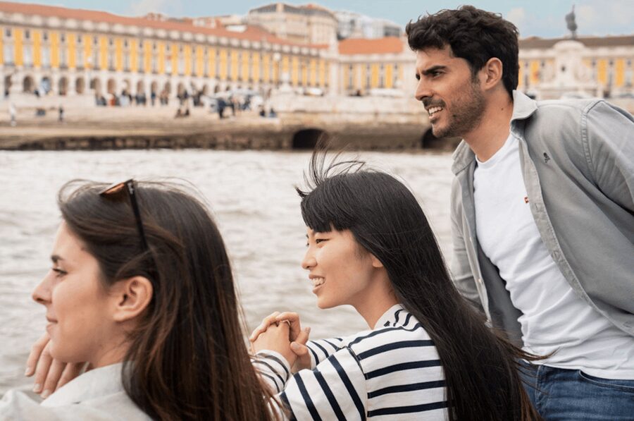 Lisbon: Private Boat Trip, Guided Walking Tour, Bike & Tram - From Alfama to Praça do Comércio