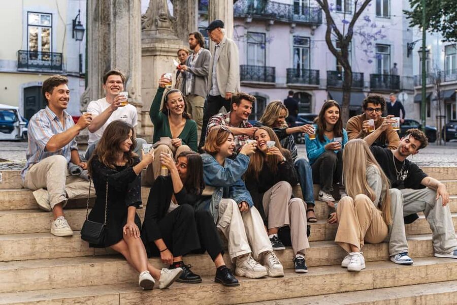 Lisbon: Private Dark History Walking Tour with Drinks - Starting at Largo do Carmo