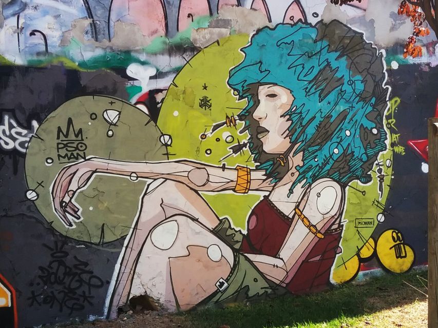 Lisbon: Street Art Walk - Starting at Largo da Graça, with Lisbon below you