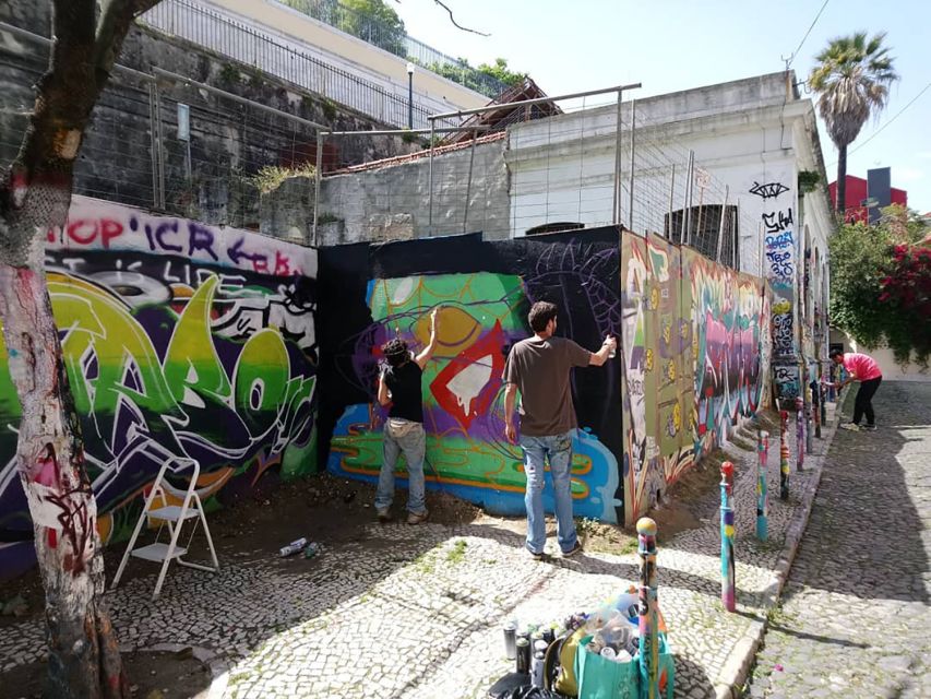 Lisbon: Street Art Walk - Graça’s walls and the artists behind them