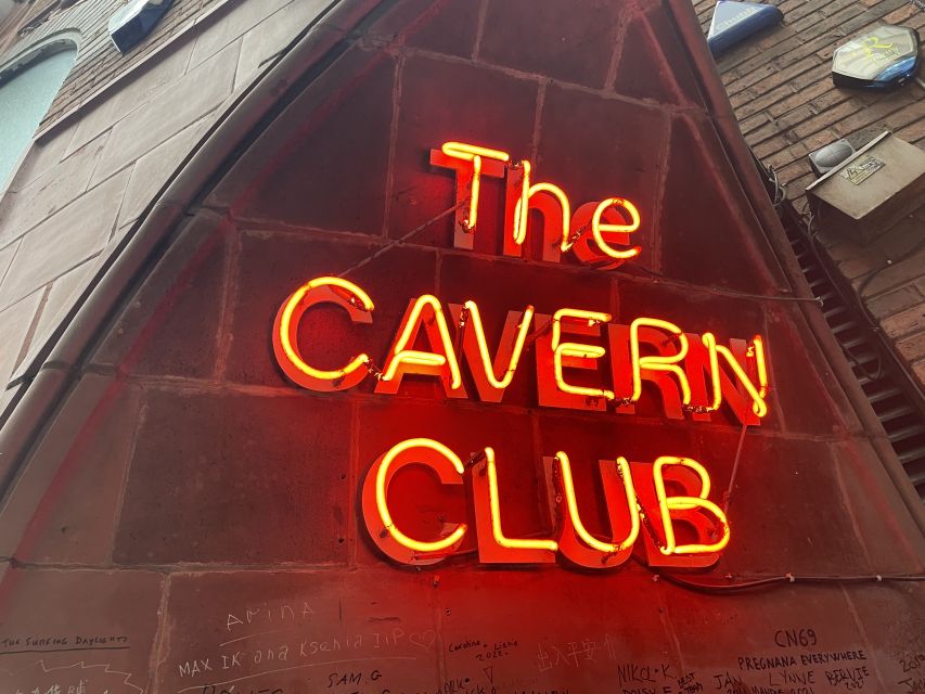 Liverpool: Beatles Highlights Walking Tour - Starting in central Liverpool and getting your bearings