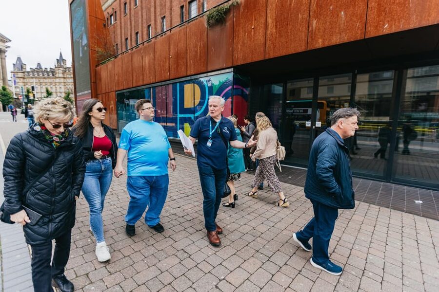 Liverpool: The Beatles and Cavern Quarter Walking Tour - Starting beside the Queen Victoria Monument